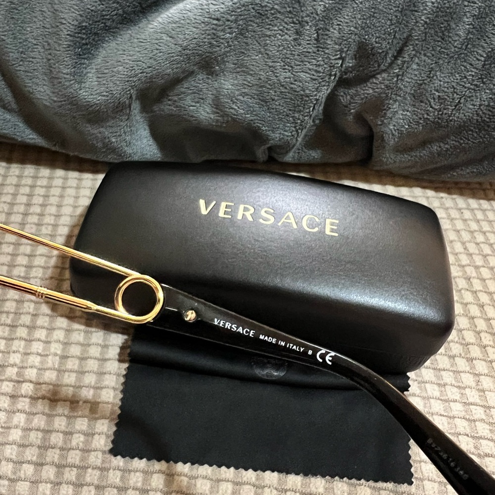 Versace Black Cat-Eye Sunglasses - Picture 7 of 9
